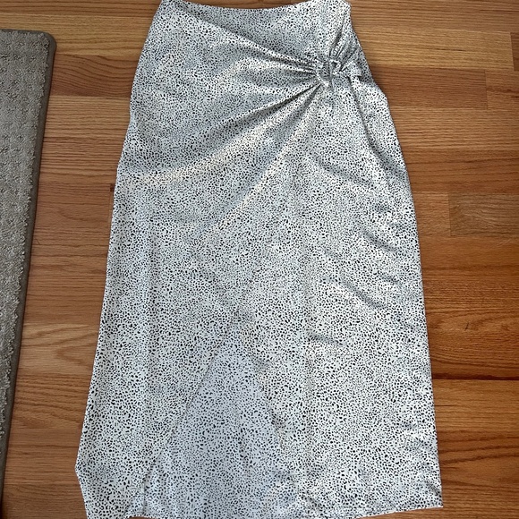 Zara split-leg wrap midi skirt - Picture 1 of 3